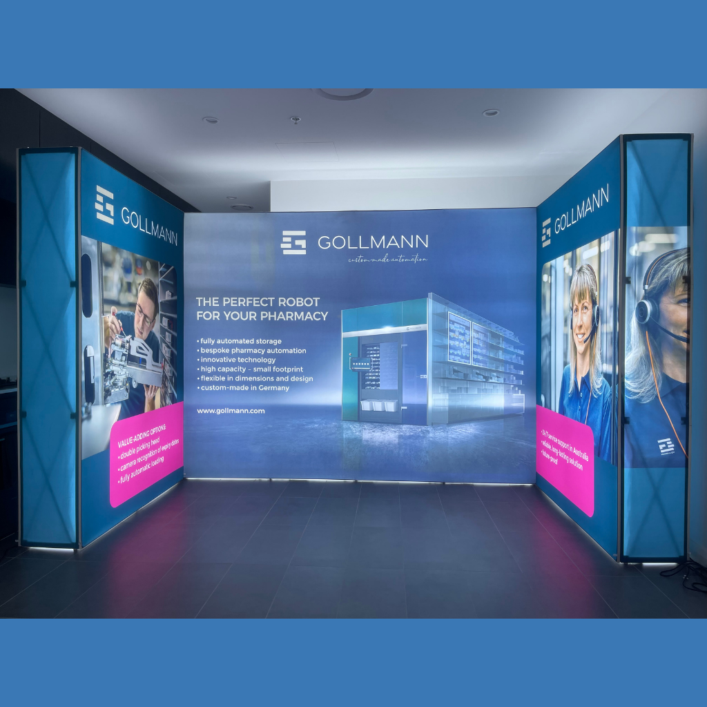 U-shaped SEG backlit pop up display with a lit backwall and two lit side walls